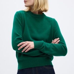 GAP cashsoft crewneck sweater